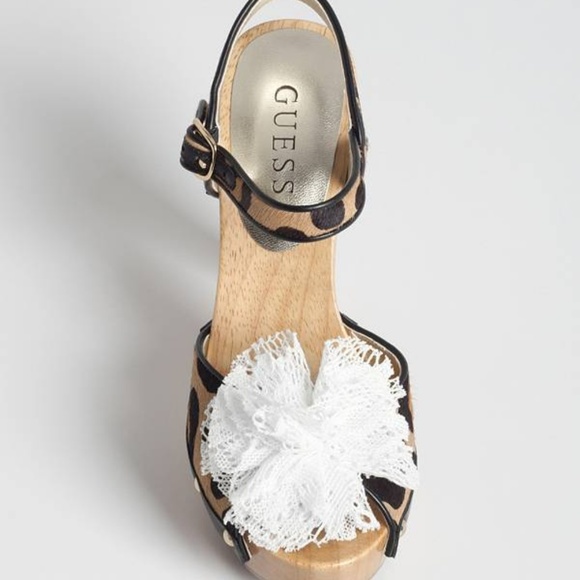 GUESS!! VELARE ANIMAL PRINT NETTED ROSETTE HEELS - Picture 4 of 4
